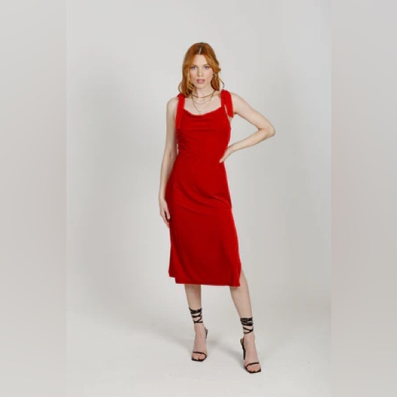 NWT Band Of The Free LORNA RED VELVET MIDI DRESS Tie Shoulder straps Side Slit - Picture 4 of 4